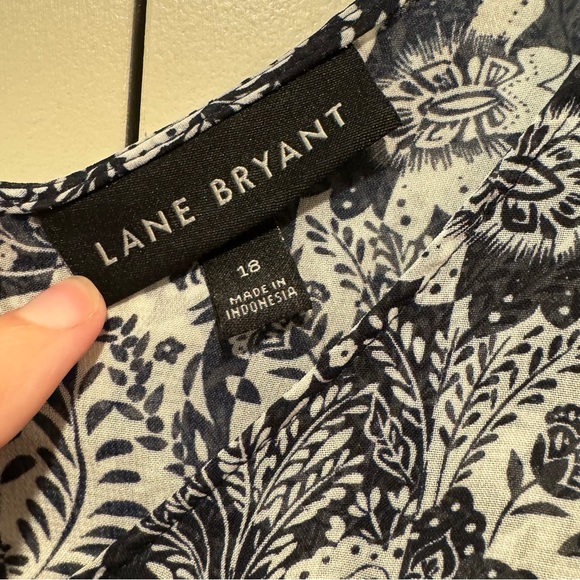 5/25 Women’s Plus Size Tanktop in a Monochrome Pattern - Picture 2 of 5